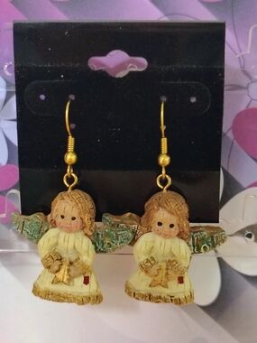 VTG Cherub Angel Earrings Resin Wood Look Hand Painted Resin Guardian Dangle New
